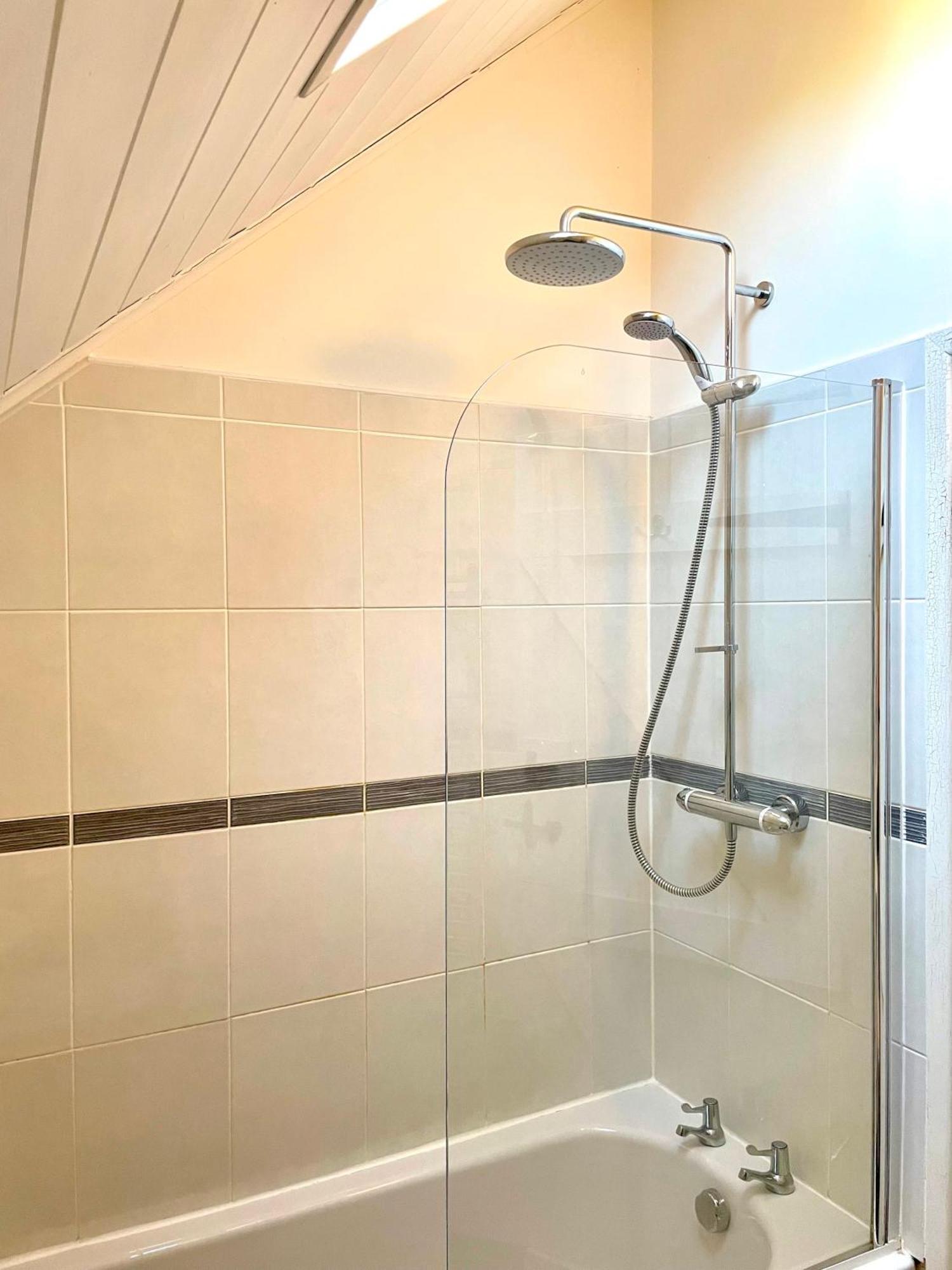 סאות' סרני Medway Hot Tub Lodge מראה חיצוני תמונה