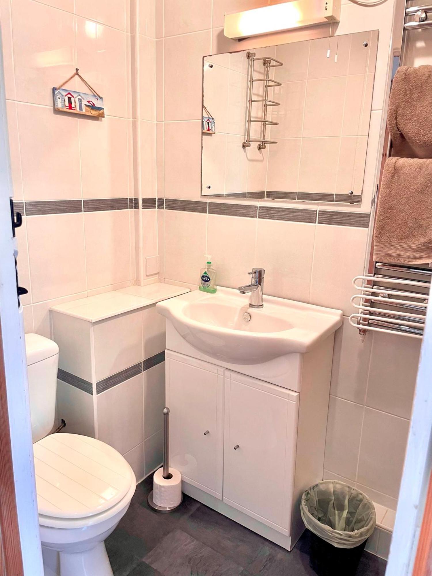 סאות' סרני Medway Hot Tub Lodge מראה חיצוני תמונה